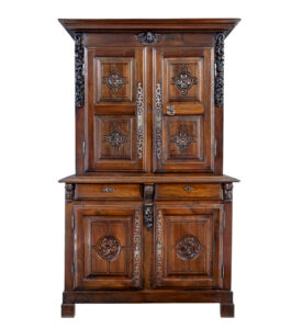 18TH CENTURY FRENCH CARVED WALNUT CUPBOARD