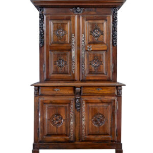 18TH CENTURY FRENCH CARVED WALNUT CUPBOARD