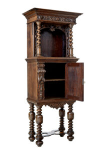 19th Century Flemish Carved Oak Hall Cupboard on Stand — thumbnail 9