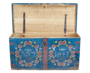 Mid 19th Century Swedish Folk Art Hand Painted Pine Coffer — thumbnail 8