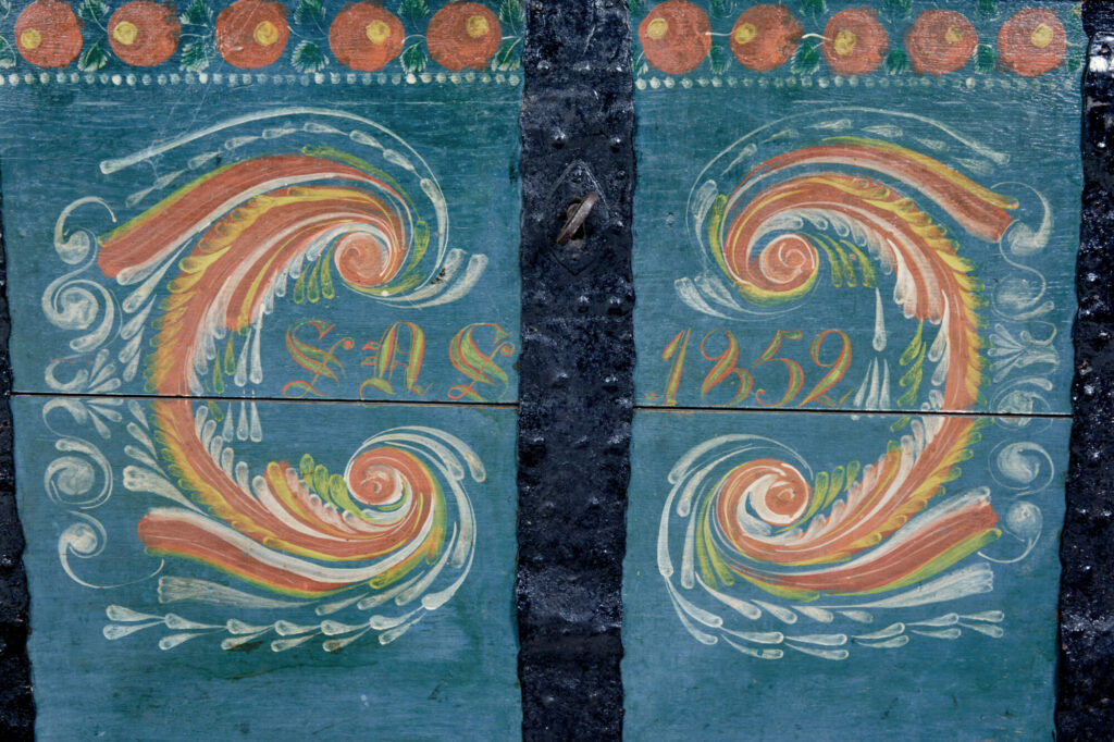 Swedish Mid 19th Century Hand Painted Oak Dome Top Coffer — image 4
