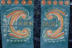 Swedish Mid 19th Century Hand Painted Oak Dome Top Coffer — thumbnail 4