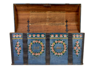 Traditional 19th Century Painted Swedish Dome Trunk — thumbnail 9