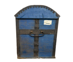 Traditional 19th Century Painted Swedish Dome Trunk — thumbnail 8