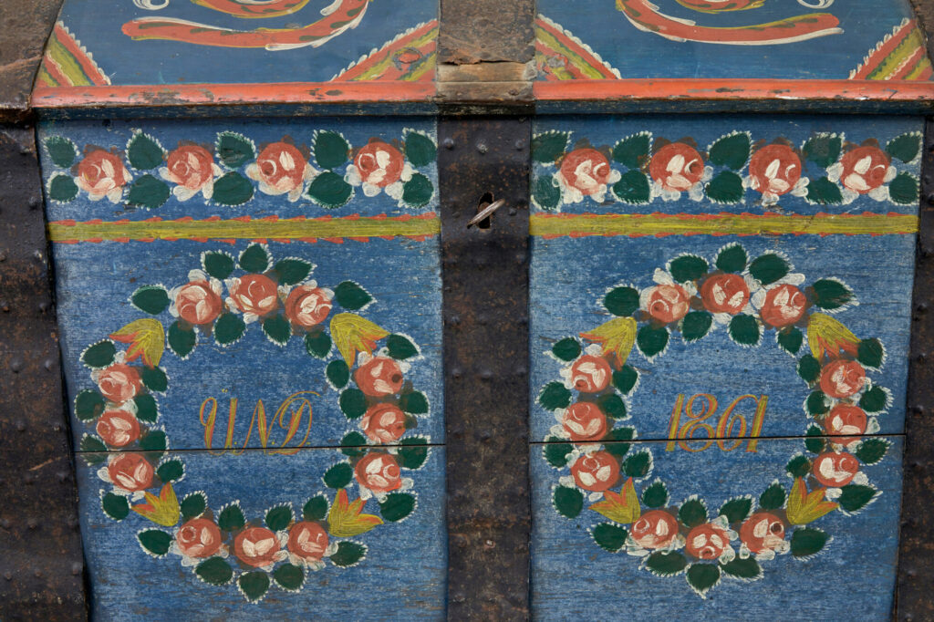 Traditional 19th Century Painted Swedish Dome Trunk — image 5