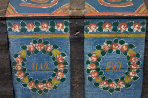 Traditional 19th Century Painted Swedish Dome Trunk — thumbnail 5