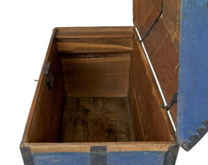 Traditional 19th Century Painted Swedish Dome Trunk — thumbnail 3