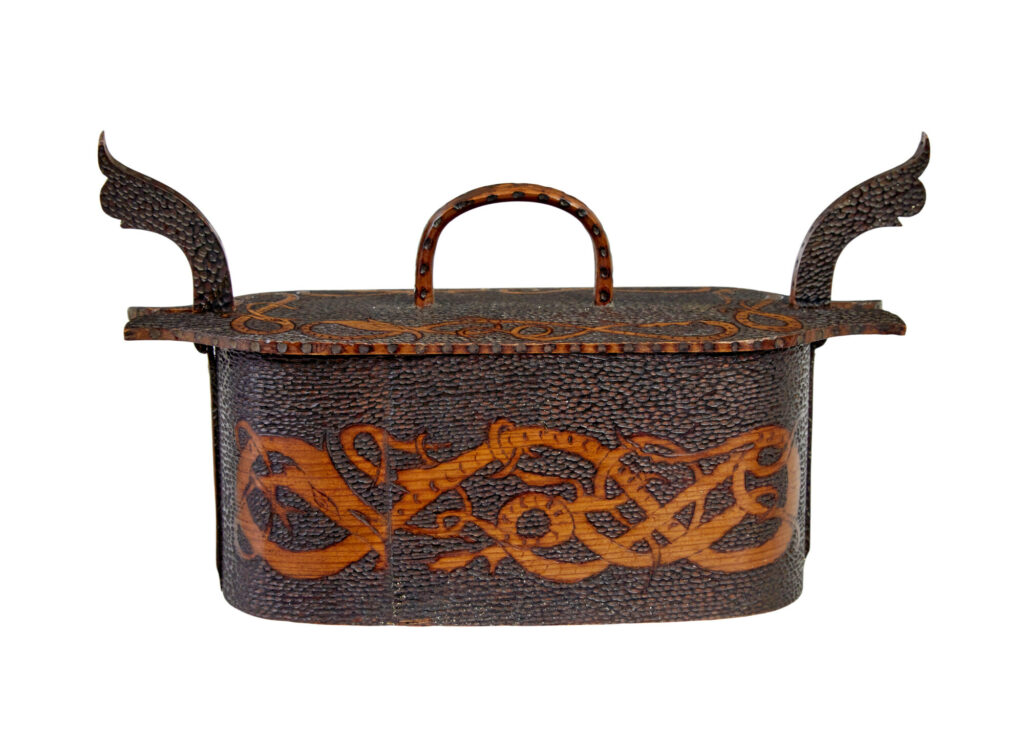 EARLY 20TH CENTURY SCANDINAVIAN POKERWORK TINE BOX