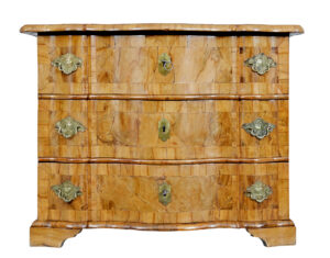 Fine Quality 18th Century Burr Walnut Chest of Drawers — thumbnail 6