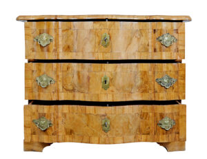 Fine Quality 18th Century Burr Walnut Chest of Drawers — thumbnail 5
