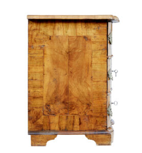 Fine Quality 18th Century Burr Walnut Chest of Drawers — thumbnail 2