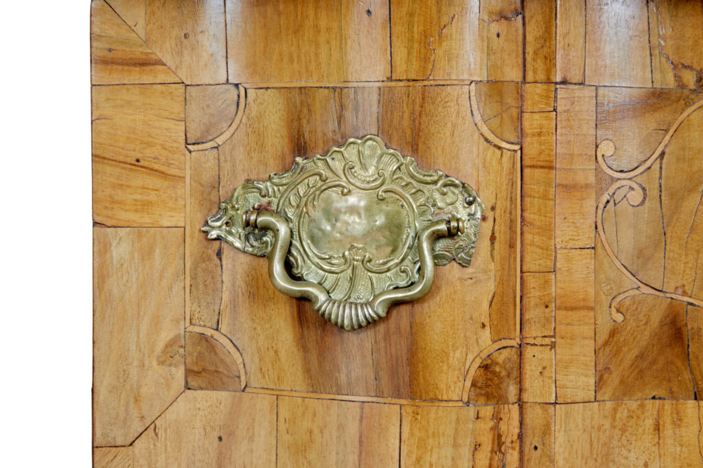 Fine Quality 18th Century Burr Walnut Chest of Drawers — image 10