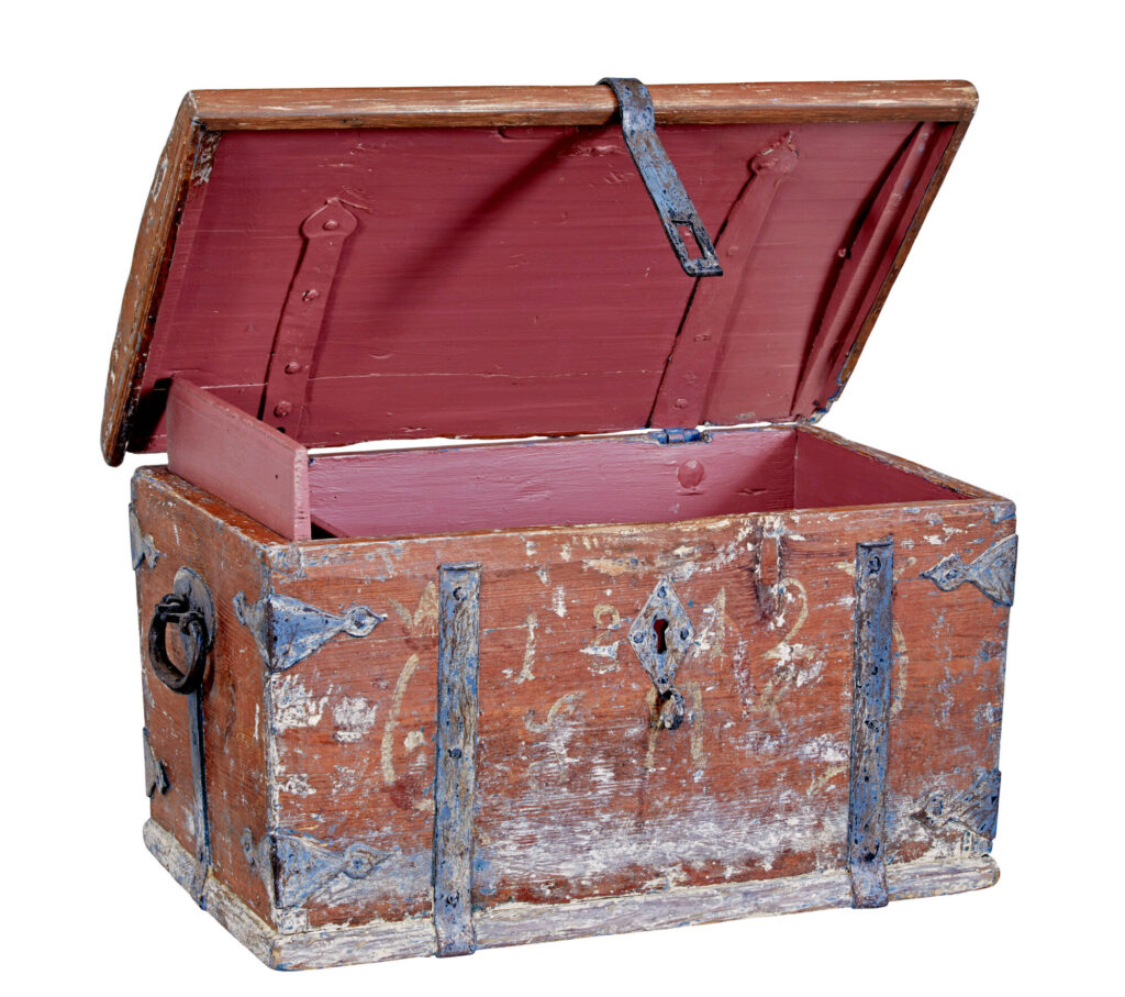 Small Mid 19th Century Swedish Painted Pine Strong Box — image 8