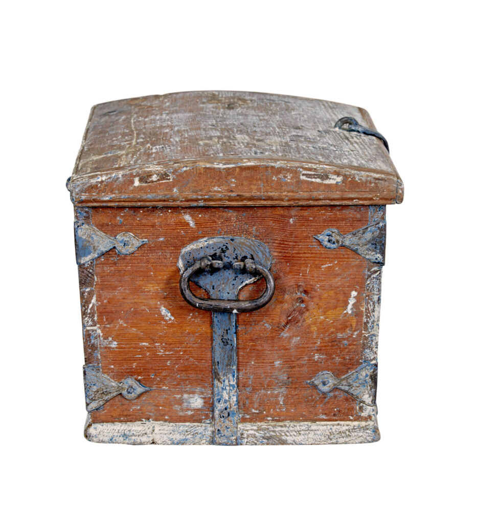 Small Mid 19th Century Swedish Painted Pine Strong Box — image 7