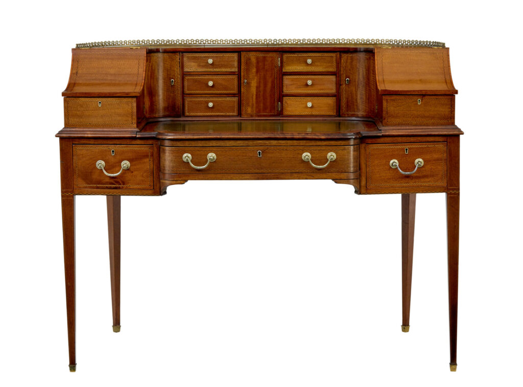 19TH CENTURY MAHOGANY CARLTON HOUSE DESK