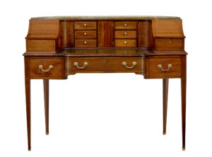 19TH CENTURY MAHOGANY CARLTON HOUSE DESK