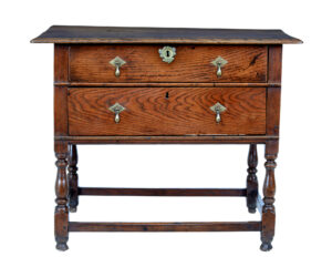 Early 18th Century Georgian Oak Side Table — thumbnail 3