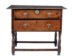 Early 18th Century Georgian Oak Side Table — thumbnail 2