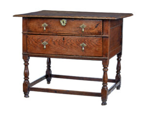 EARLY 18TH CENTURY GEORGIAN OAK SIDE TABLE