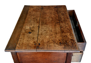 Early 18th Century Georgian Oak Side Table — thumbnail 5