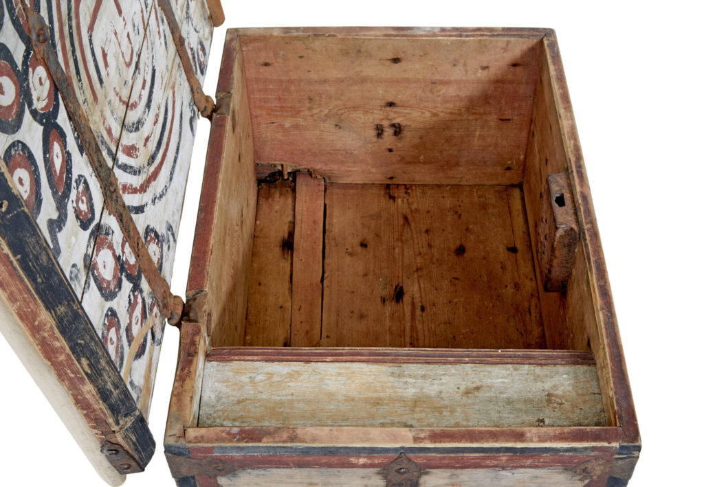 Mid 18th Century Swedish Pine Chest Decorated with Labyrinth — image 9