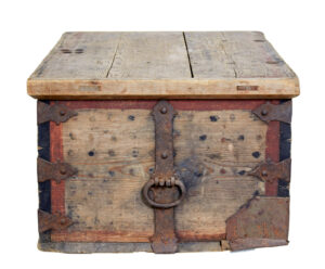 Mid 18th Century Swedish Pine Chest Decorated with Labyrinth — thumbnail 4