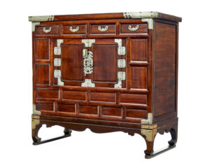 EARLY 20TH CENTURY DECORATIVE KOREAN CABINET