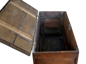 18th Century Small English Oak Coffer — thumbnail 3