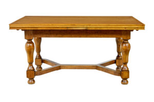 EARLY 20TH CENTURY BIRCH EXTENDING DINING TABLE