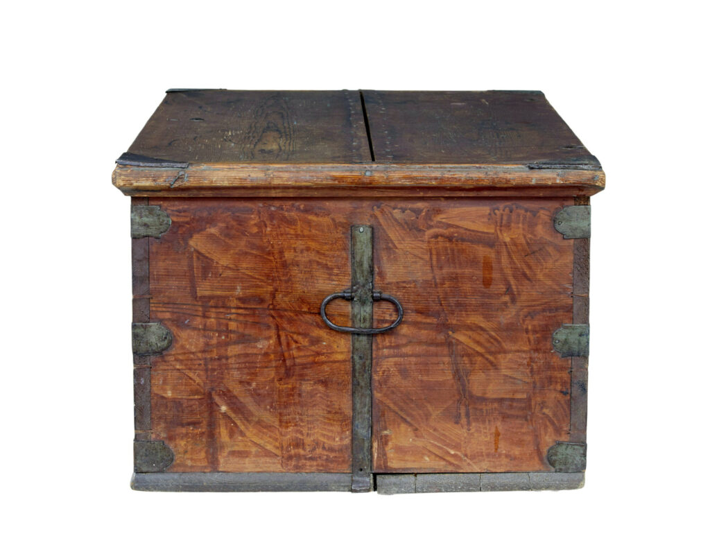 Early 19th Century Swedish Hand Painted Pine Blanket Box — image 7