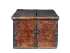Early 19th Century Swedish Hand Painted Pine Blanket Box — thumbnail 5