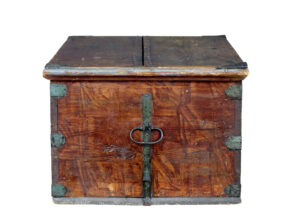 Early 19th Century Swedish Hand Painted Pine Blanket Box — thumbnail 4