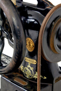 19th Century Black Cast Iron Factory Singer Sewing Machine — thumbnail 3