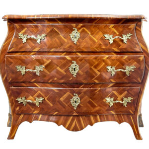 EARLY 18TH CENTURY ROCOCO INLAID PLUM BOMBE CHEST OF DRAWERS