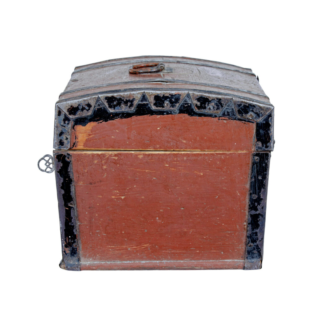 Small Scandinavian 19th Century Painted Pine Dome Top Box — image 7