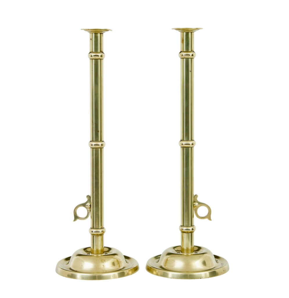 PAIR OF ARTS AND CRAFTS 19TH CENTURY BRASS CANDLESTICKS