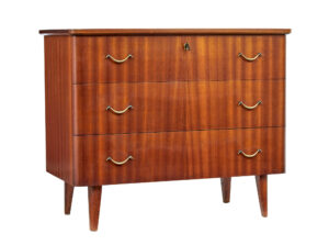 MID-20TH CENTURY DANISH TEAK CHEST OF DRAWERS