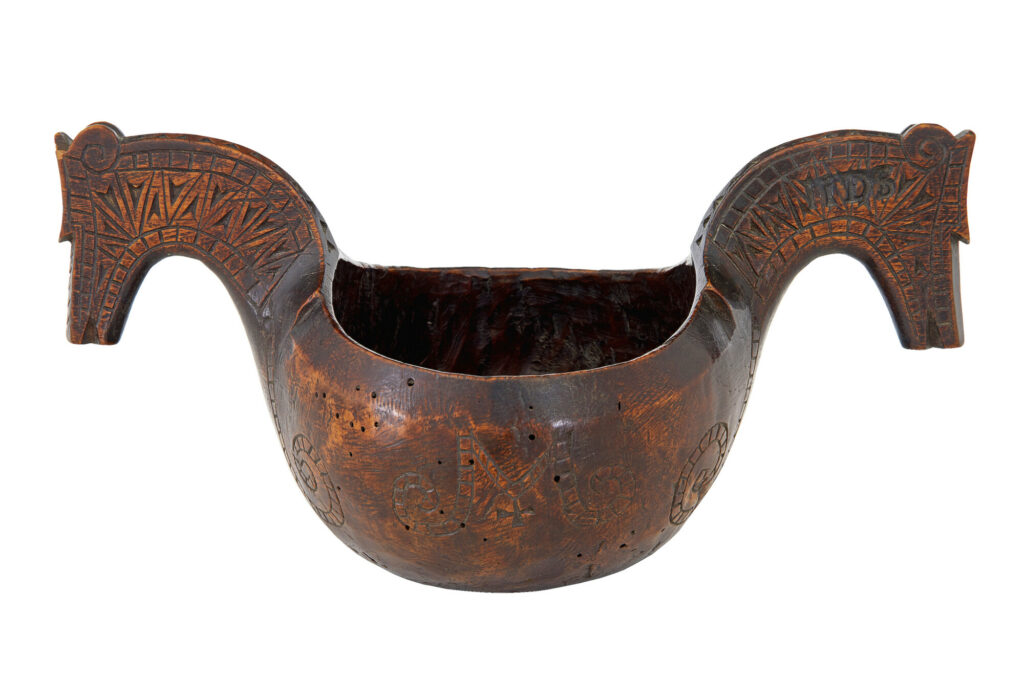18TH CENTURY NORWEGIAN CARVED KASA ALE CUP