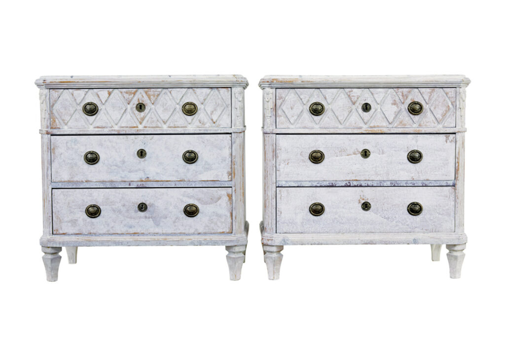 SWEDISH PAIR OF WHITE 19TH CENTURY PAINTED CHEST OF DRAWERS