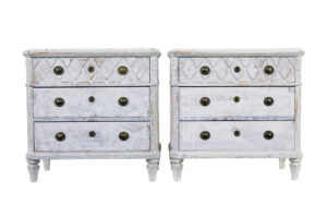 SWEDISH PAIR OF WHITE 19TH CENTURY PAINTED CHEST OF DRAWERS