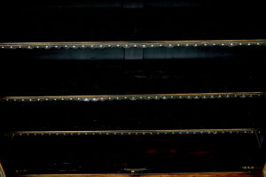 Mid 19th Century Palisander Mirrored Chiffionier — thumbnail 2