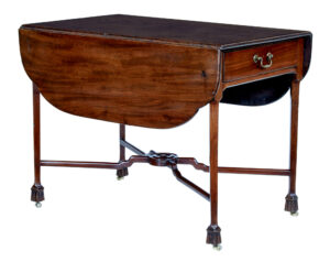 18TH CENTURY CHIPPENDALE MAHOGANY PEMBROKE TABLE