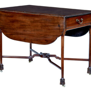 18TH CENTURY CHIPPENDALE MAHOGANY PEMBROKE TABLE