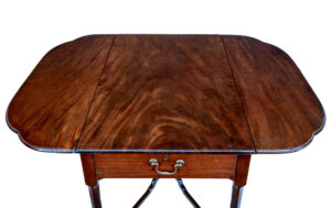 18th Century Chippendale Mahogany Pembroke Table — thumbnail 4