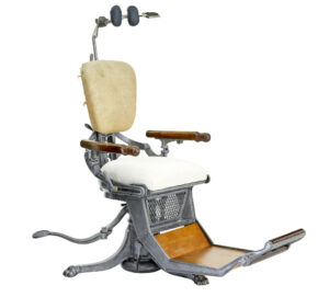 19TH CENTURY AMERICAN DECORATIVE CAST IRON DENTIST CHAIR