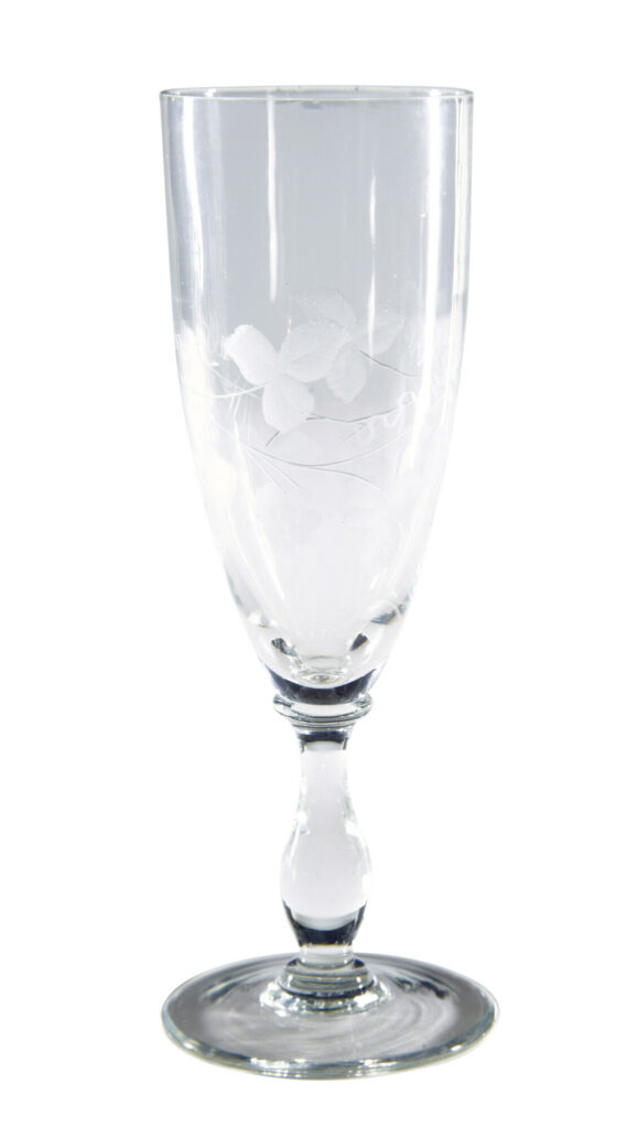 A Fine Collection of 1930’s Riihimaki Savoy Vine Etched Glasses — image 11