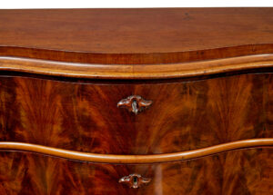 19th Century Swedish Serpentine Mahogany Chest of Drawers — thumbnail 10