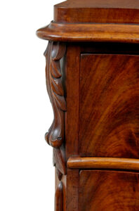 19th Century Swedish Serpentine Mahogany Chest of Drawers — thumbnail 9