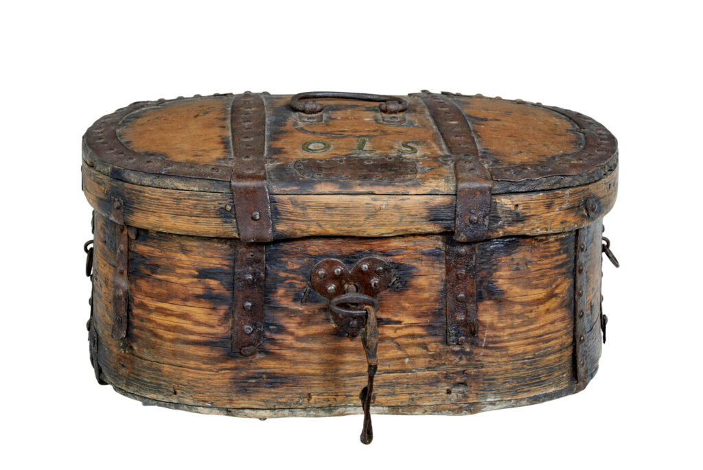 Early 18th Century Scandinavian Baroque Oak Iron Bound Box — image 4
