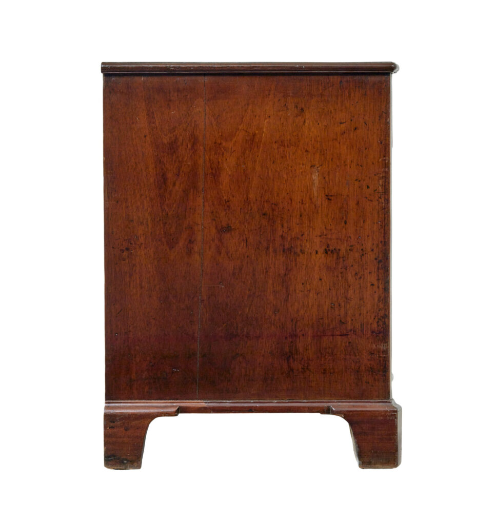 18th Century George Iii Mahogany Serpentine Chest of Drawers — image 2